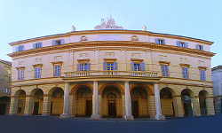 Teatro Comunale Pavarotti-Freni